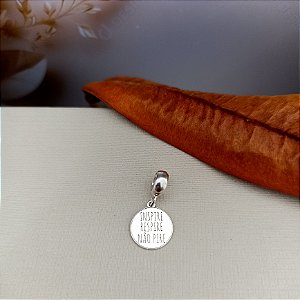 Berloque Inspire, Respire, Não Pire - Prata 925