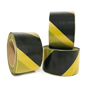 Fita de sinalização zebrada preto e amarela plasticor
