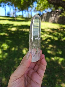 Cristal Nebulosa ou Estelar com Rutilos e Corrosão Natural