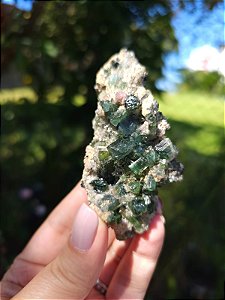 Turmalina Verde na Matriz