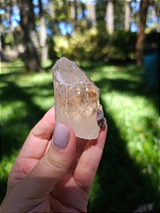 Citrino Elestial com Mica e Arco- íris em Formação Natural