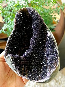 Drusa de Ametista Uruguaia e Calcedônia Negra