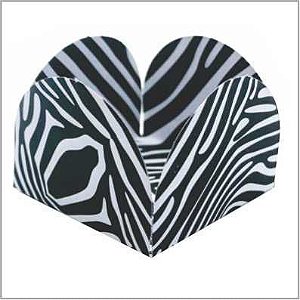 50 FORMINHAS TEMA ZEBRA PARA DOCES 4 PÉTALAS 3,3X3,3X2,2  10.48 (NC TOYS SIMPLES)