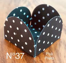 50 Forminhas Poá Preto/Branco Para Doces 4 Pétalas 3,3X3,3X2,2 10.15 (Nc Toys Simples) comprado 60