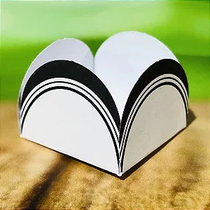 50 Forminhas Para Doces Francesinha Preto 4 Pétalas 10.70 Nc Toys Simples