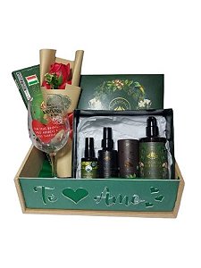 Cesta Luxo Dia Dos Namorados Kit Bioessência Flor Taça Chocolate Importado