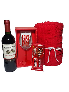 Kit Luxo para Presente com Vinho, Taça, Manta e Barra de Chocolate