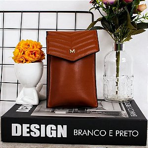 Mini bolsa carteira feminina Marrom com alça transversal.