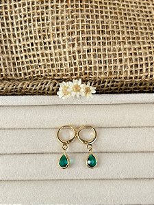 BRINCO ARGOLA COM GOTA PENDENTE VERDE BANHADO A OURO