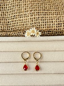 BRINCO ARGOLA COM GOTA PENDENTE VERMELHO BANHADO A OURO
