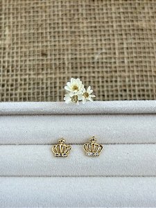BRINCO COROA MICROCRAVEJADO EM ZIRCÔNIAS M BANHADO A OURO
