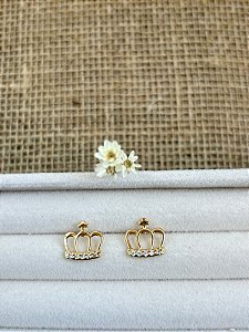 BRINCO COROA CRAVEJADO EM ZIRCÔNIAS G BANHADO A OURO