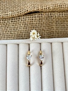 BRINCO ARGOLA OVAL COM ZIRCÔNIA CORAÇÃO M BANHADO A OURO