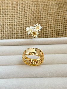 ANEL COM DETALHES VAZADOS BANHADO A OURO