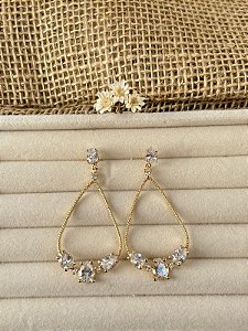 BRINCO ARGOLA COM DETALHES EM ZIRCÔNIA BANHADO A OURO