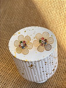 BRINCO FLOR COLORIDA BANHADO A OURO