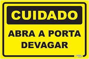 Placa Cuidado Abra a Porta Devagar