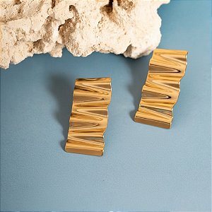 Brinco Detalhado Banhado a Ouro