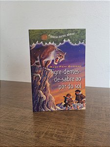 Tigre dentes de sabre ao pôr do sol