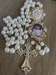 Terço Sagrada Família com relicário oval personalizado