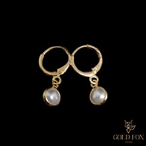 BRINCO ARGOLINHA PÉROLA REDONDA BORDA P - BANHADO A OURO 18K