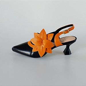 SCARPIN SALTO BAIXO TACA COURO PRETO LARANJA CONFORTAVEL