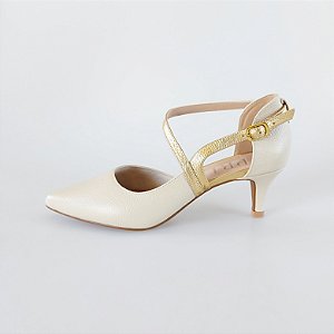 SCARPIN SALTO BAIXO FINO COURO OFF WHITE DOURADO CONFORTAVEL