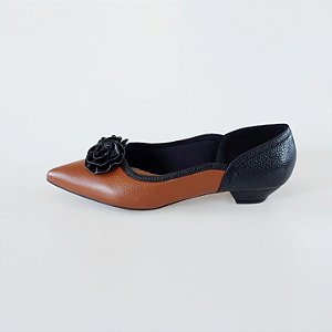 SCARPIN SALTO FINO COURO MARROM PRETO CONFORTAVEL