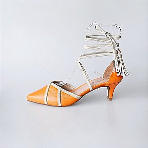 SCARPIN SALTO FINO COURO LARANJA OFF WHITE CONFORTAVEL