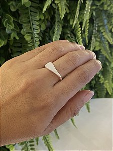 Anel Minimalista Triangular Regulável Banhado a Ouro 18k ou Prata – Semijoia Elegante