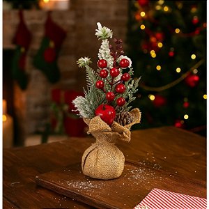 Mini Arvore Natal Saco de Rafia Com Azevinhos Pinha 21cm C90