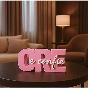 Enfeite de Mesa Decorativo Frase Inspiradora Ore e Confie 3D