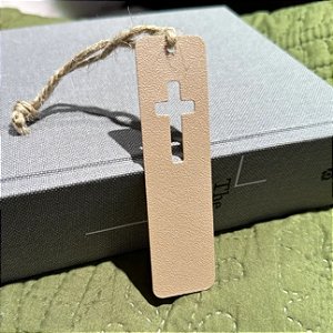 Kit 2 Marcador de Página Livros Formato de Cruz Marrom 3D com Cordão