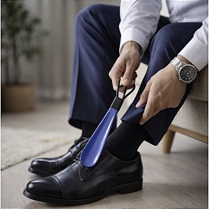 Calçadeira Suporte Para Calçar Sapatos Tênis com Alça 28cm C30