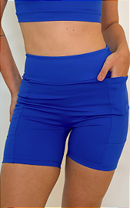 Shorts fitness com bolso nas laterais