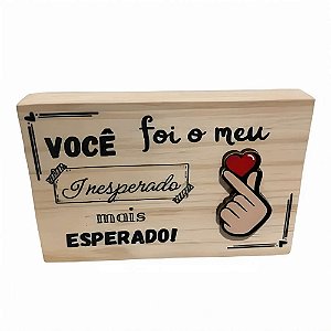 Enfeite Decorativo de Madeira Pinus Dorama Inesperado Mais Esperado