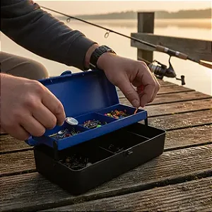 Mini Maleta Caixa Para Iscas Com Bandeja Na Cor Preta Com Azul 6007