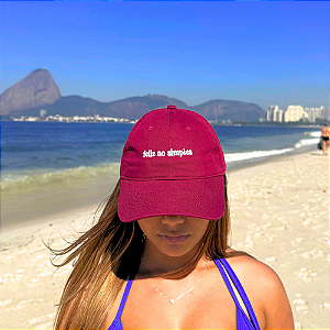 Boné Bordado Ajustável Identidade Carioca FELIZ NO SIMPLES Roxo Unissex