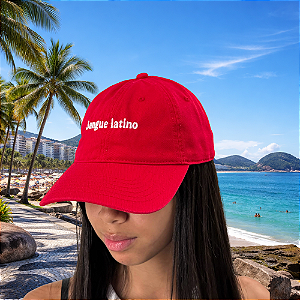 Boné Bordado Ajustável Identidade Carioca – "Sangue latino" (Vermelho)