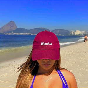 Boné Bordado Ajustável Identidade Carioca AINDA Roxo Unissex