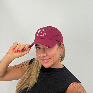 Boné Bordado Ajustável Identidade Carioca – "Gostosa e Bronzeada" (Roxo)