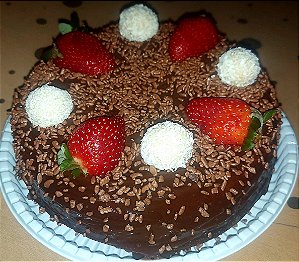 Bolo Vulcão - Brigadeiro com morango
