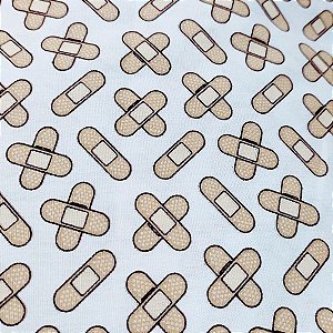 Tecido Tricoline para Patchwork com Estampa de Curativos em Fundo Branco