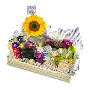 Cesta De Queijo e Vinho Rubi