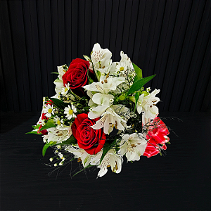 Buquê Vértice - 3 Rosas IMPORTADAS e Astromelias