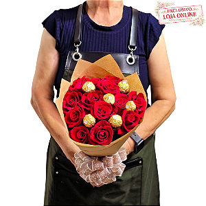 Buquê Sweet Amour - 12 Rosas Nacionais + 6 Ferrero Rocher