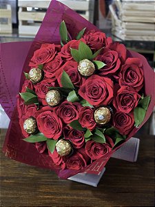 Buquê Rosenthal - 24 Rosas IMPORTADAS + 6 Bombons Ferrero Rocher