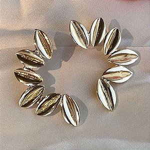 Brinco Folhas em Metal Dourado