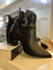 MAITE BOTA CANO CURTO FIVELA LATERAL SALTO BLOCO ALTO PRETO