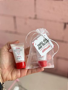 Bisnaga de hidratante com saquinho de organza
